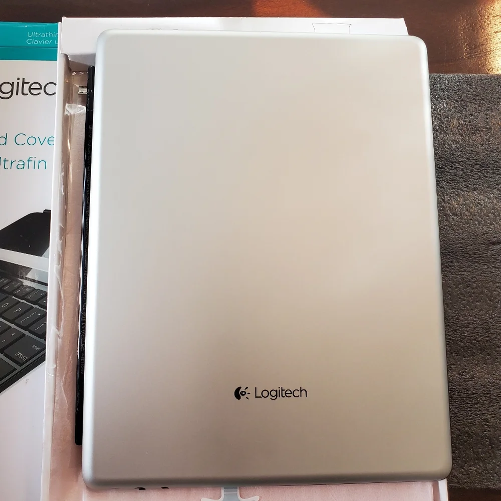 Logitech ultralight ipad bluetooth keyboard